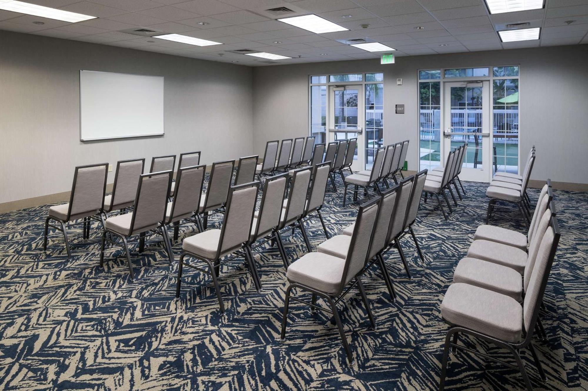 Homewood Suites By Hilton Fresno Airport/קלוביס מראה חיצוני תמונה